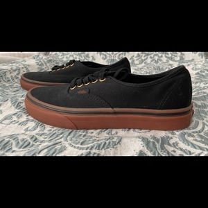 Vans Authentic Skate Shoe - Black / Gum